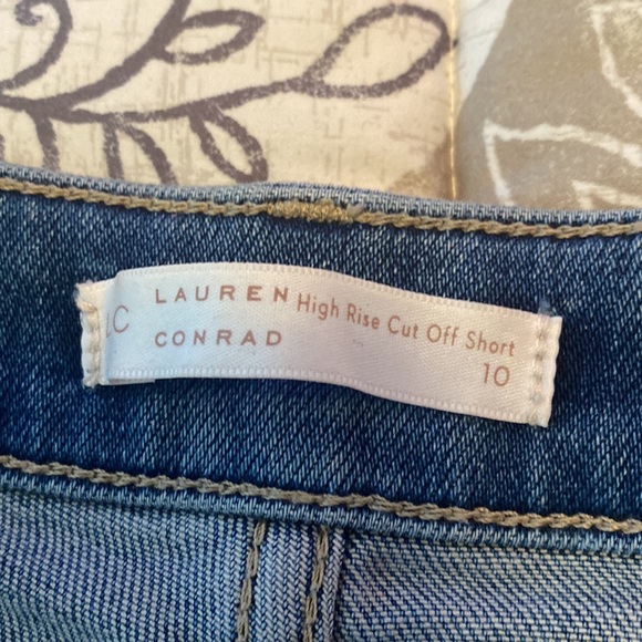 Lauren Conrad High Rise Cut Off Short Size 10 - Picture 2 of 2